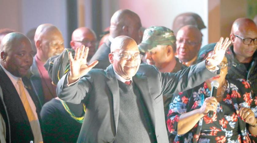 Zuma koltuğunu kaptırmadı