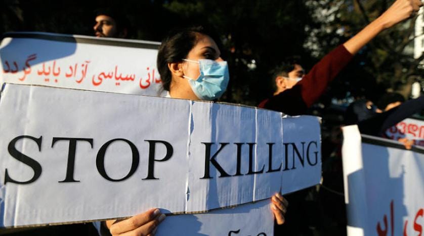 İran İçişleri Bakanlığı protestolara on binlerce göstericinin katıldığını kabul etti