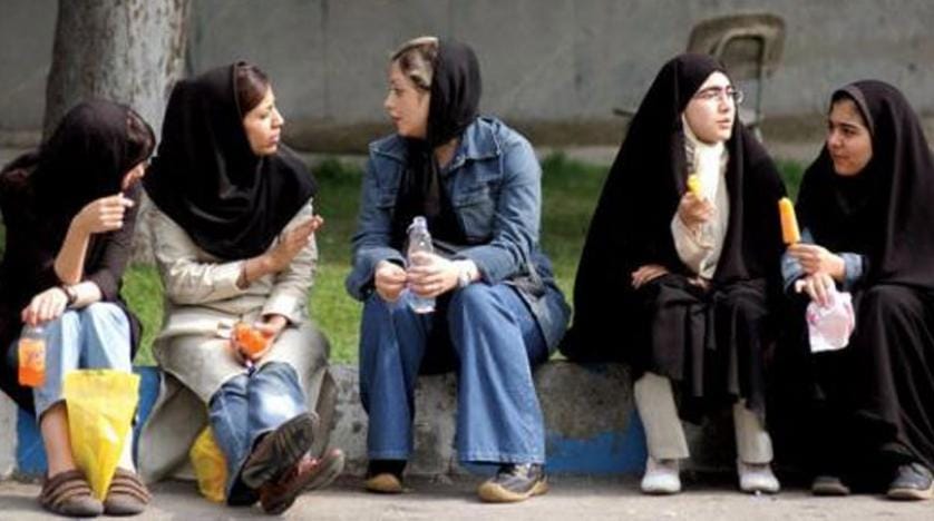 Başörtüsü zorunluluğuna karşı çıkan İranlı kadın tutuklandı