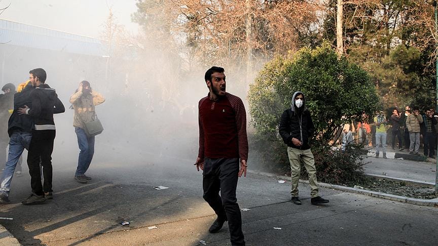 İranlı siyasetçiden göstericilere ‘halkın gençleri’ benzetmesi