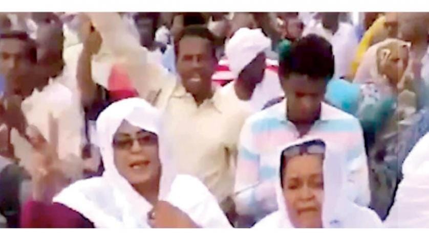 Sudan polisi, protestoculara göz yaşartıcı gazlarla müdahale etti