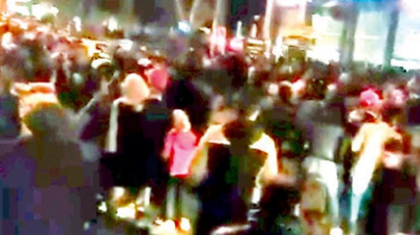 İran’daki gece gösterilerinde güvenlik güçlerine meydan okunuyor
