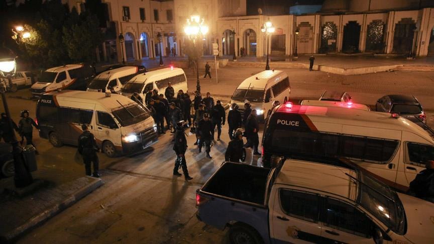 Tunus’ta futbol taraftarlarına polis müdahalesi