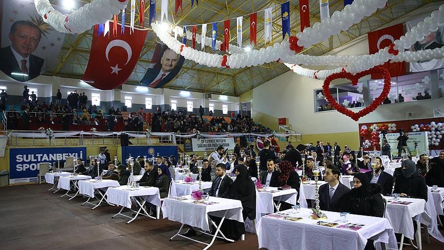Filistinli 100 çift İstanbul’da dünyaevine girdi