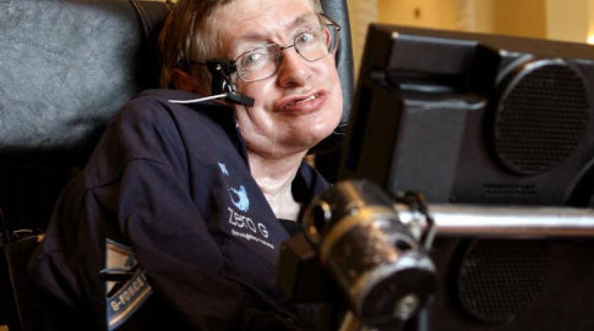 Stephen Hawking hayatını kaybetti