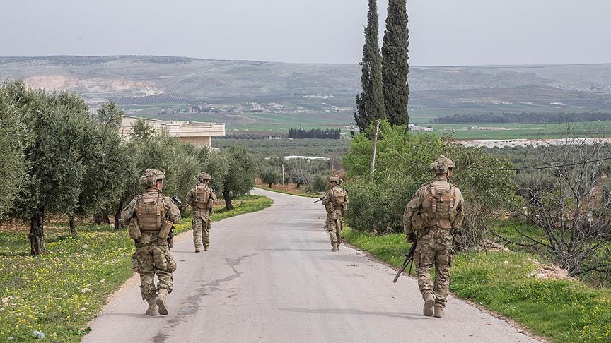 Afrin’de halk 18 teröristi TSK’ya teslim etti
