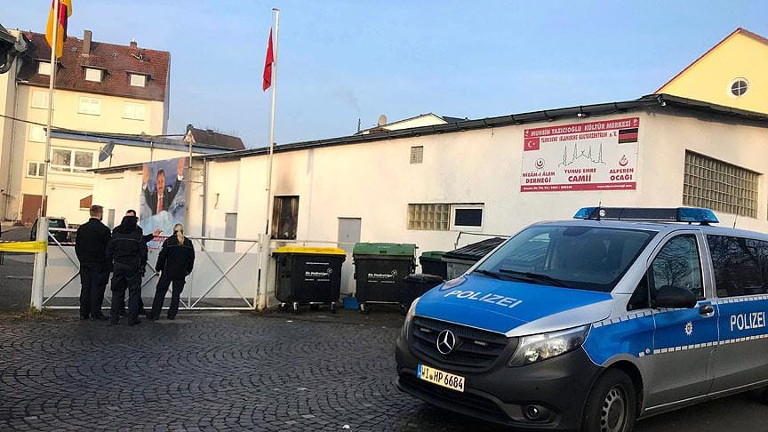 Almanya’da camiye molotoflu saldırı
