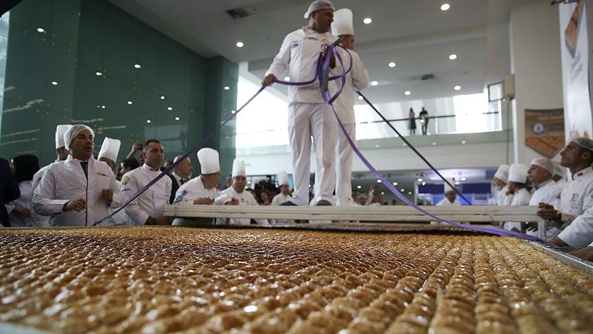 ‘Dünyanın en büyük baklavası’ başkentte yapıldı
