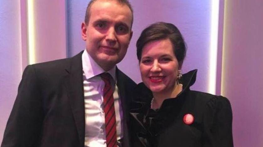 Giydiği kıyafetle gönülleri fetheden ‘First Lady’