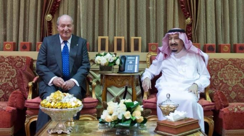 Kral Selman, eski İspanya Kralı Juan Carlos’u ağırladı