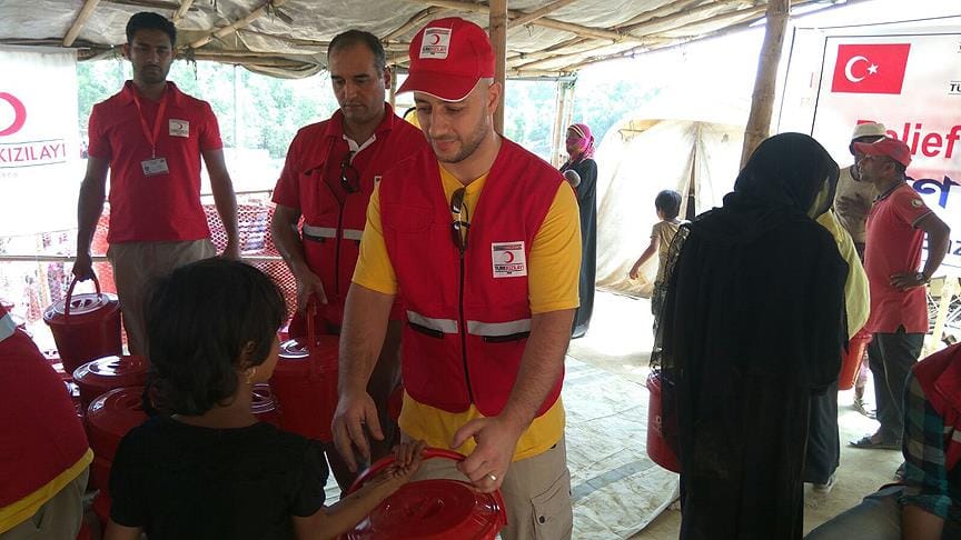 Şarkıcı Maher Zain Arakanlı Müslümanları ziyaret etti