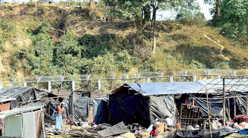 Myanmar askerleri, Arakanlı mültecileri tehdit etmeye devam ediyor
