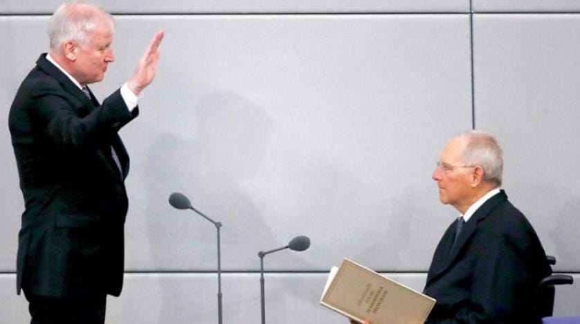 Merkel’den İçişleri Bakanı Seehofer’e tepki!