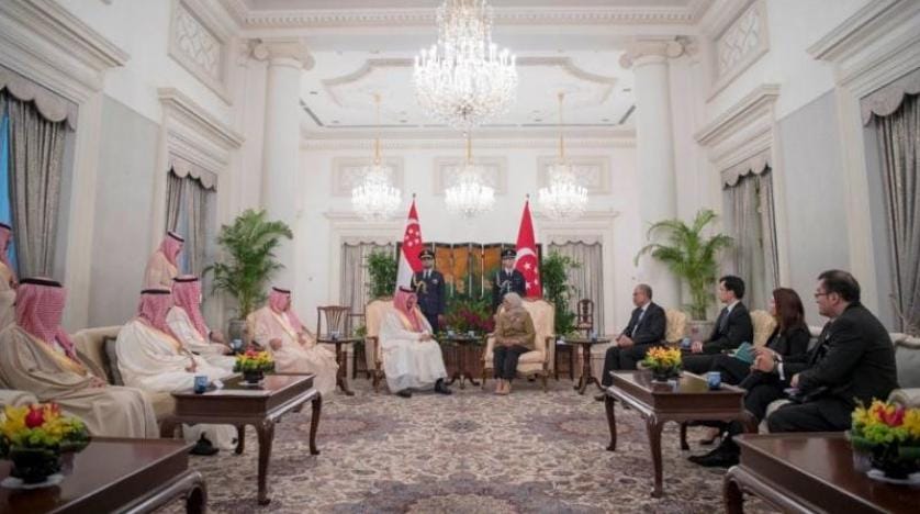 Suudi İçişleri Bakanı Singapur Devlet Başkanı ile bir araya geldi