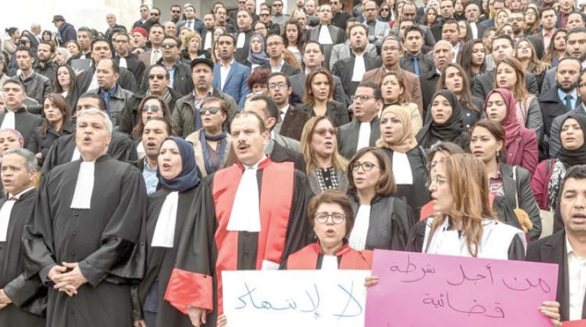 Tunus’ta hükümet ve eğitim sendikaları arasındaki kriz okullara sıçradı