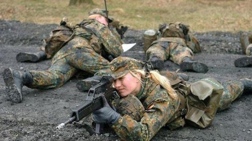Alman ordusu, hamile askerlere uygun üniformalar tasarlıyor