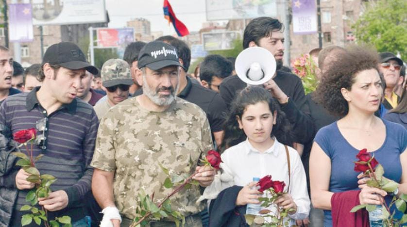 Ermenistan Başbakanı’nın istifası ülkedeki siyasi kaosu son erdirdi