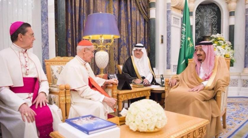 Suudi Arabistan Kralı, Vatikan Dinlerarası Diyalog Konseyi Başkanı ile bir araya geldi