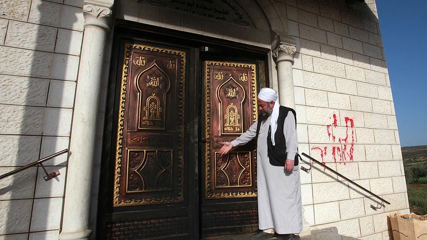 Yahudi yerleşimciler, Batı Şeria’da cami girişini ateşe verdi