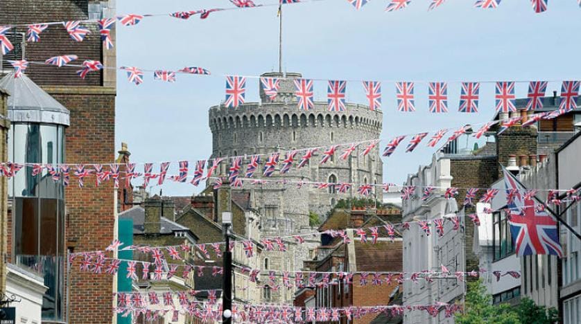 Kraliçe Elizabeth düğün töreni provasına katıldı