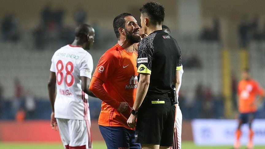 Arda Turan’a verilen ceza İspanya gündeminde