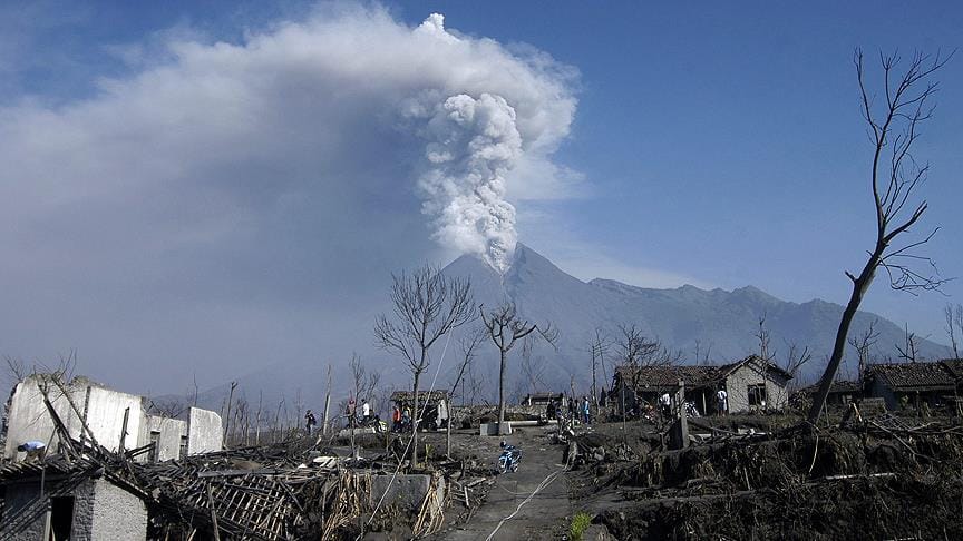 Endonezya’da Merapi Yanardağı alarmı