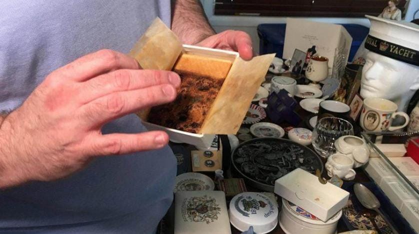 Onlarca yıllık kraliyet düğün pasta dilimleri açık artırmada