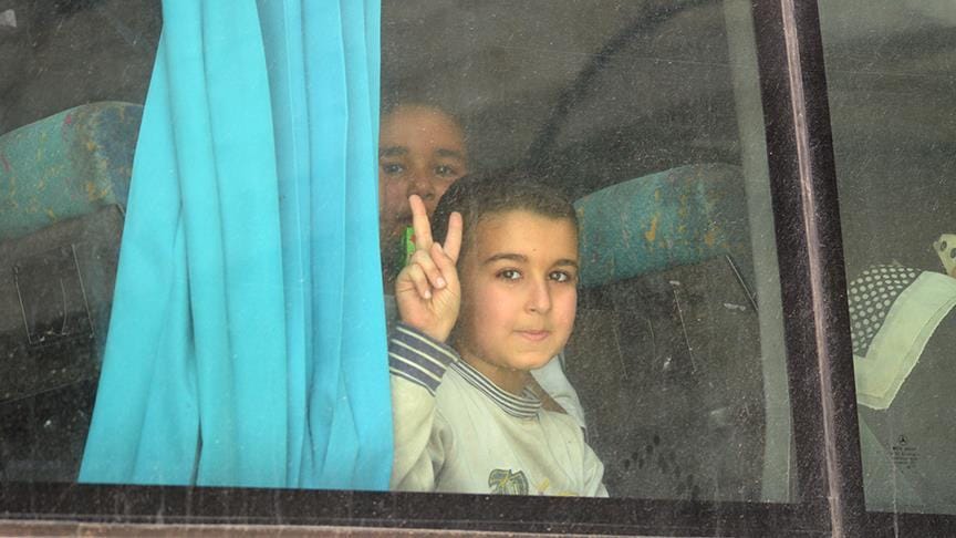 Suriye’deki Yermük Kampı’ndan çıkan ilk tahliye konvoyu El Bab’a vardı