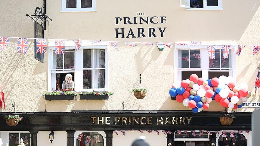 İngiltere’de kraliyet düğünü: Harry ile Meghan evlendi