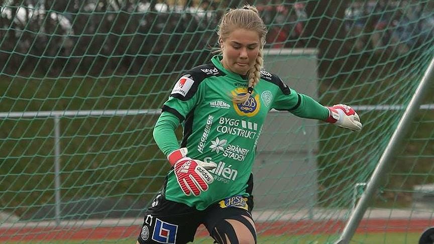İsveç Müslüman olan kadın futbolcuyu konuşuyor