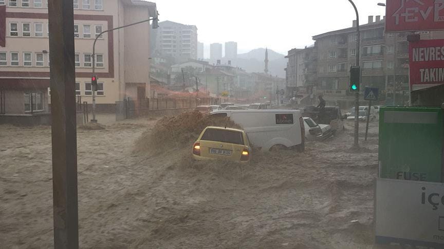 Ankara’da sağanak zor anlar yaşattı