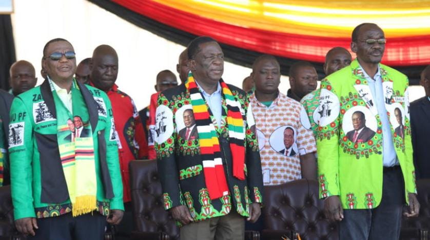 Zimbabve Devlet Başkanı mitingdeki patlamadan yara almadan kurtuldu