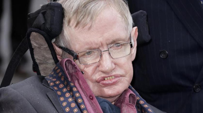 Stephen Hawking’in külleri Newton’ın yanına gömüldü