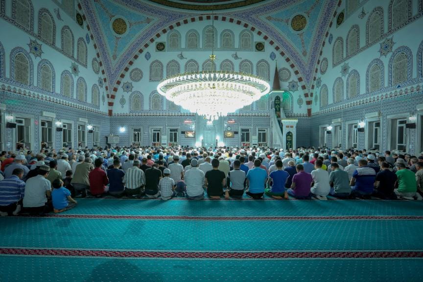 Sadece yaşlılar değil, gençler de itikafla arınıyor