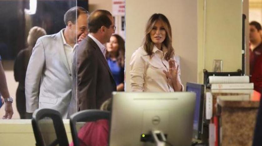 Melania Trump Meksika sınırında göçmen aileleri ziyaret etti
