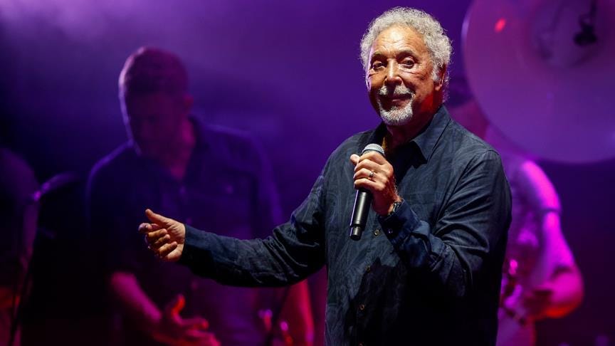 Tom Jones Antalya’da hayranlarıyla buluştu