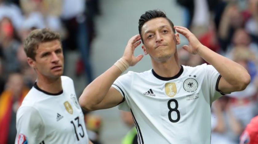 Merkel’den Mesut Özil açıklaması