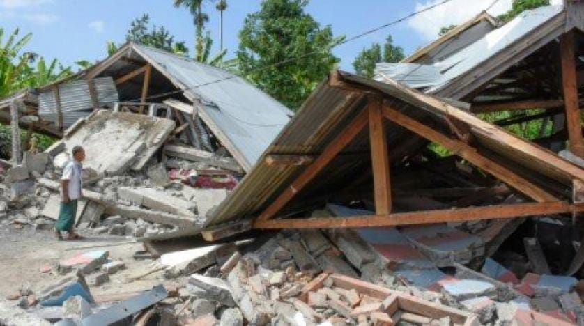 Endonezya’da depremin ardından yüzlerce turist mahsur kaldı