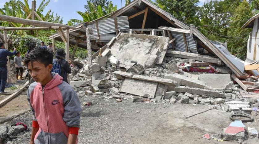 Endonezya’da 6,4 büyüklüğünde deprem