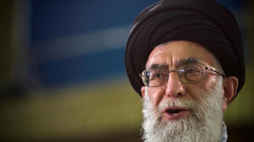 Hamaney’den, Ruhani’nin petrol tehdidine destek