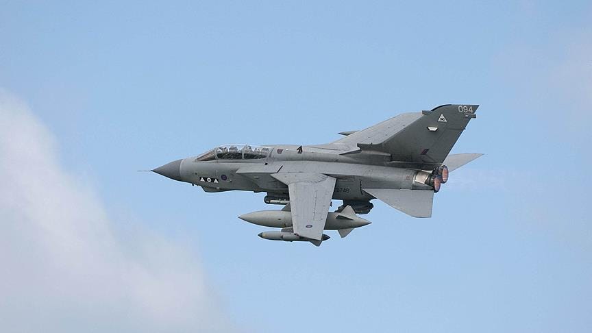 ‘İngiliz jetleri rejim destekçilerini bombaladı’ iddiası
