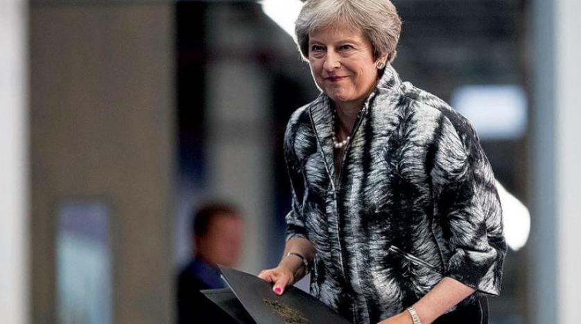 May’in üzerindeki baskılar artıyor: İstifalar, Brexit, Trump…