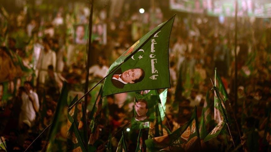 Pakistan’da Navaz Şerif destekçileri sokağa döküldü