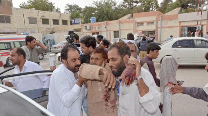 Pakistan’a dönen Navaz Şerif ve kızı tutuklandı