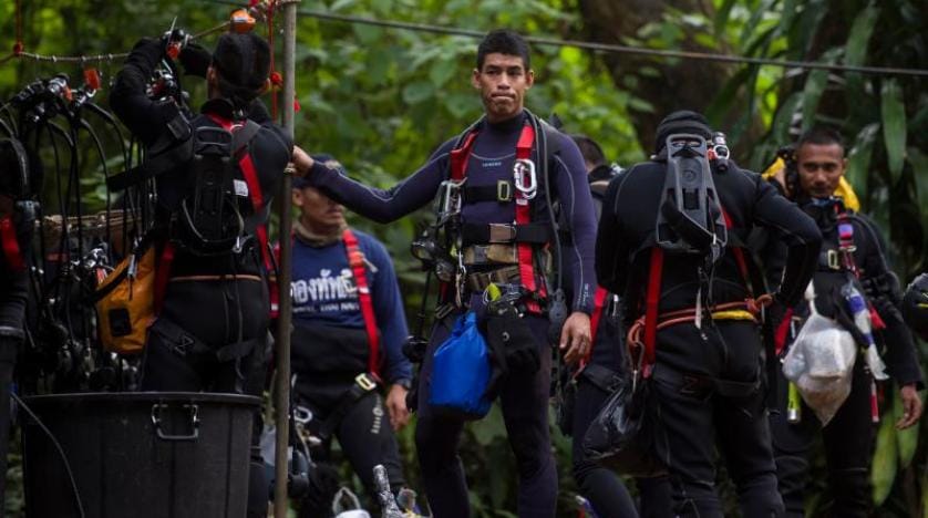 Tayland’daki mahsur kalan çocukları kurtarmaya çalışan dalgıç boğuldu