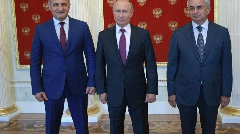 Putin, Güney Osetya ve Abhazya’ya desteğini yineledi