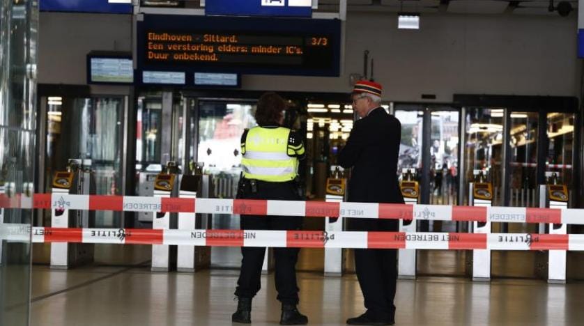Amsterdam’da bıçaklı saldırı: 2 yaralı
