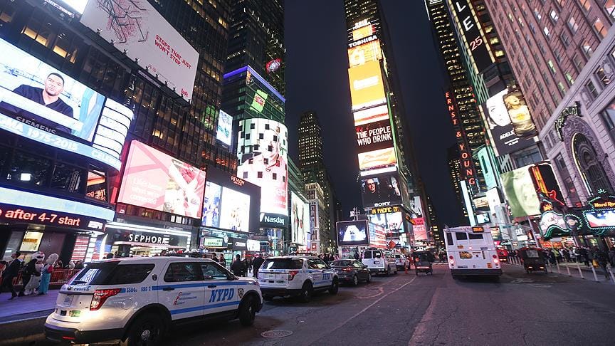 New York’ta Times Meydanı’na arı baskını