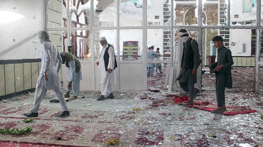 Afganistan: Kadın kılığına giren intihar bombacıları Şii camiine saldırdı
