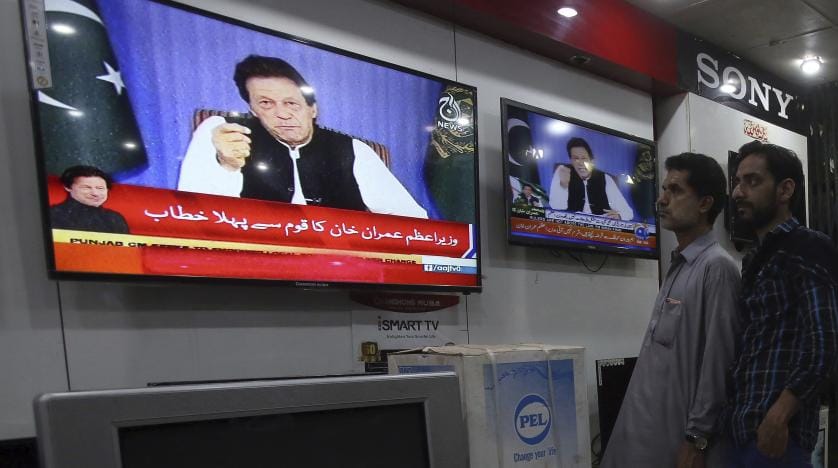 İmran Han’dan Pakistanlılara ‘tasarruf’ çağrısı